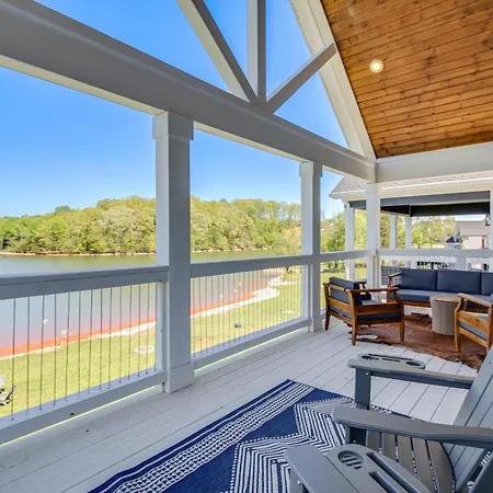 Paradise Found Lake House On Waterfront!